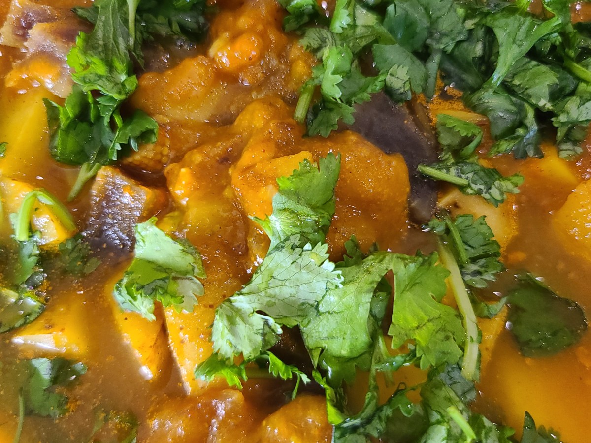 Oil free vegan potatoes, baby corn, green peas in mango&nbsp;gravy